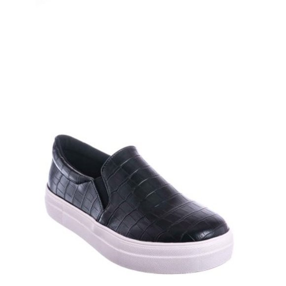 SODA Comfort Foam Padded Platform Sneaker....MSRP $50 - Picture 1 of 5